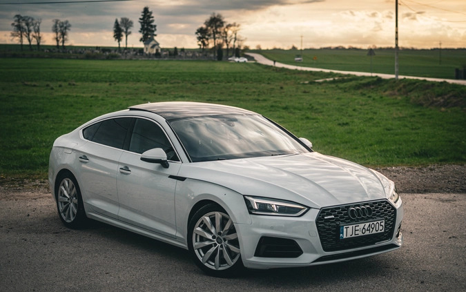 Audi A5 cena 117000 przebieg: 61999, rok produkcji 2017 z Gniezno małe 121